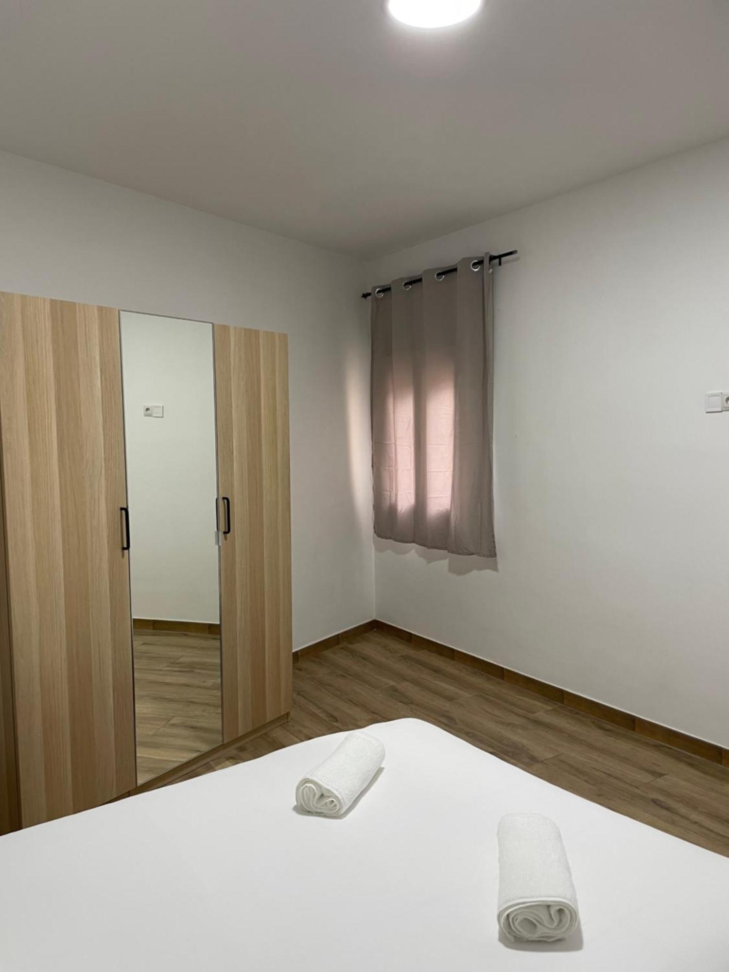 Apartamentos Tarradellas Sants Estacio Барселона Екстериор снимка