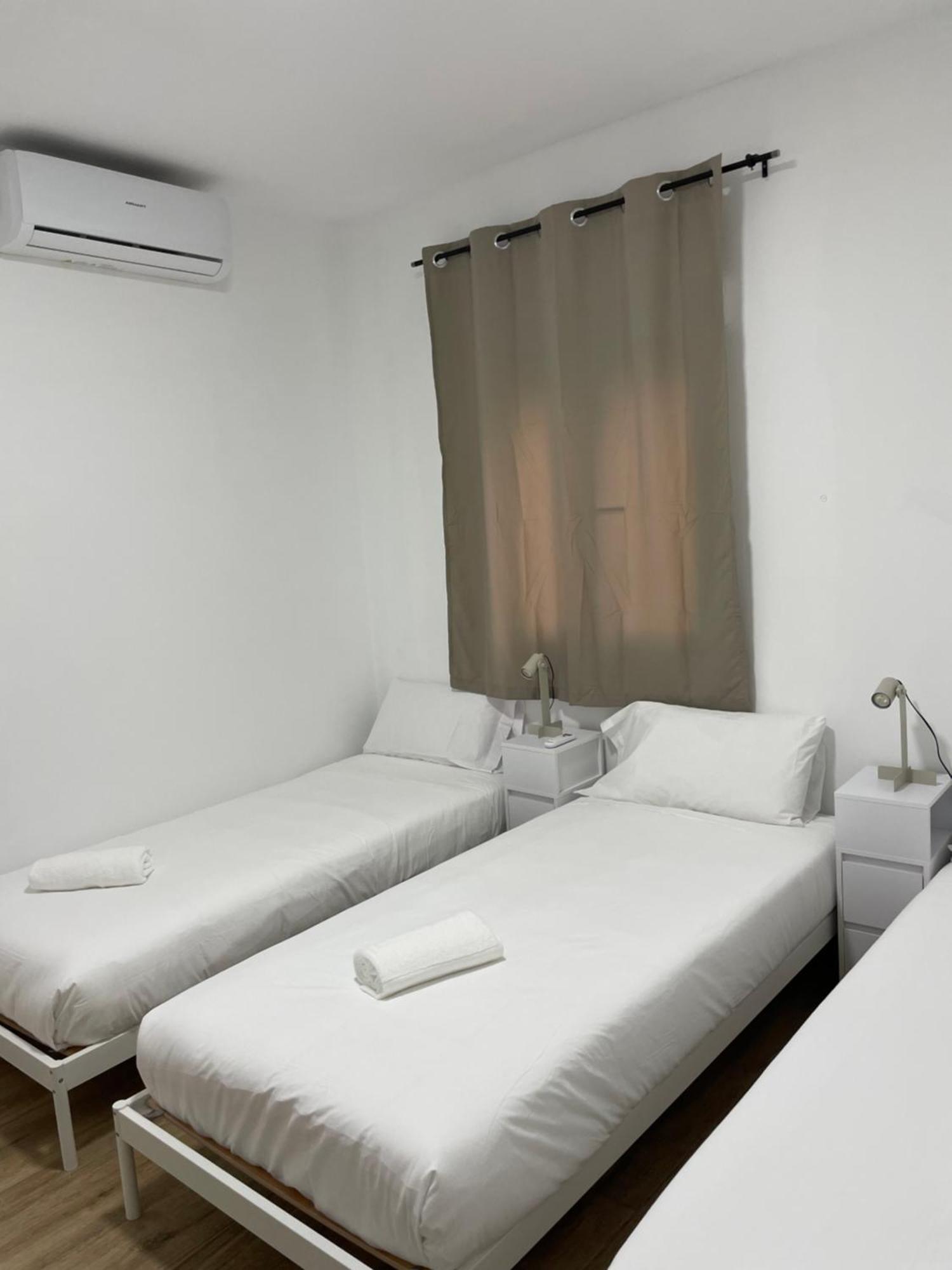 Apartamentos Tarradellas Sants Estacio Барселона Екстериор снимка