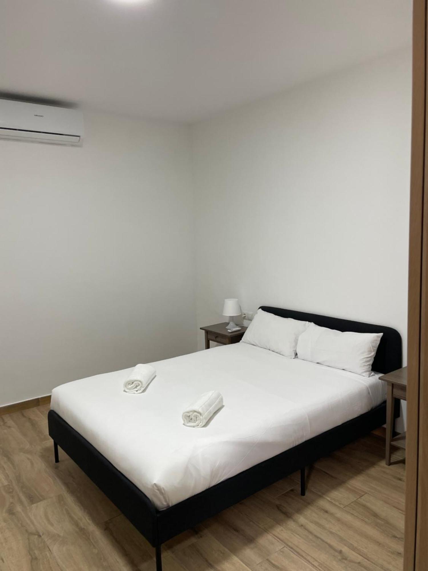 Apartamentos Tarradellas Sants Estacio Барселона Екстериор снимка