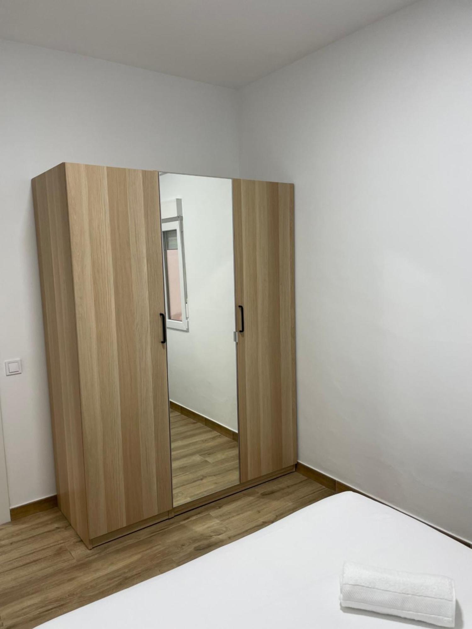 Apartamentos Tarradellas Sants Estacio Барселона Екстериор снимка