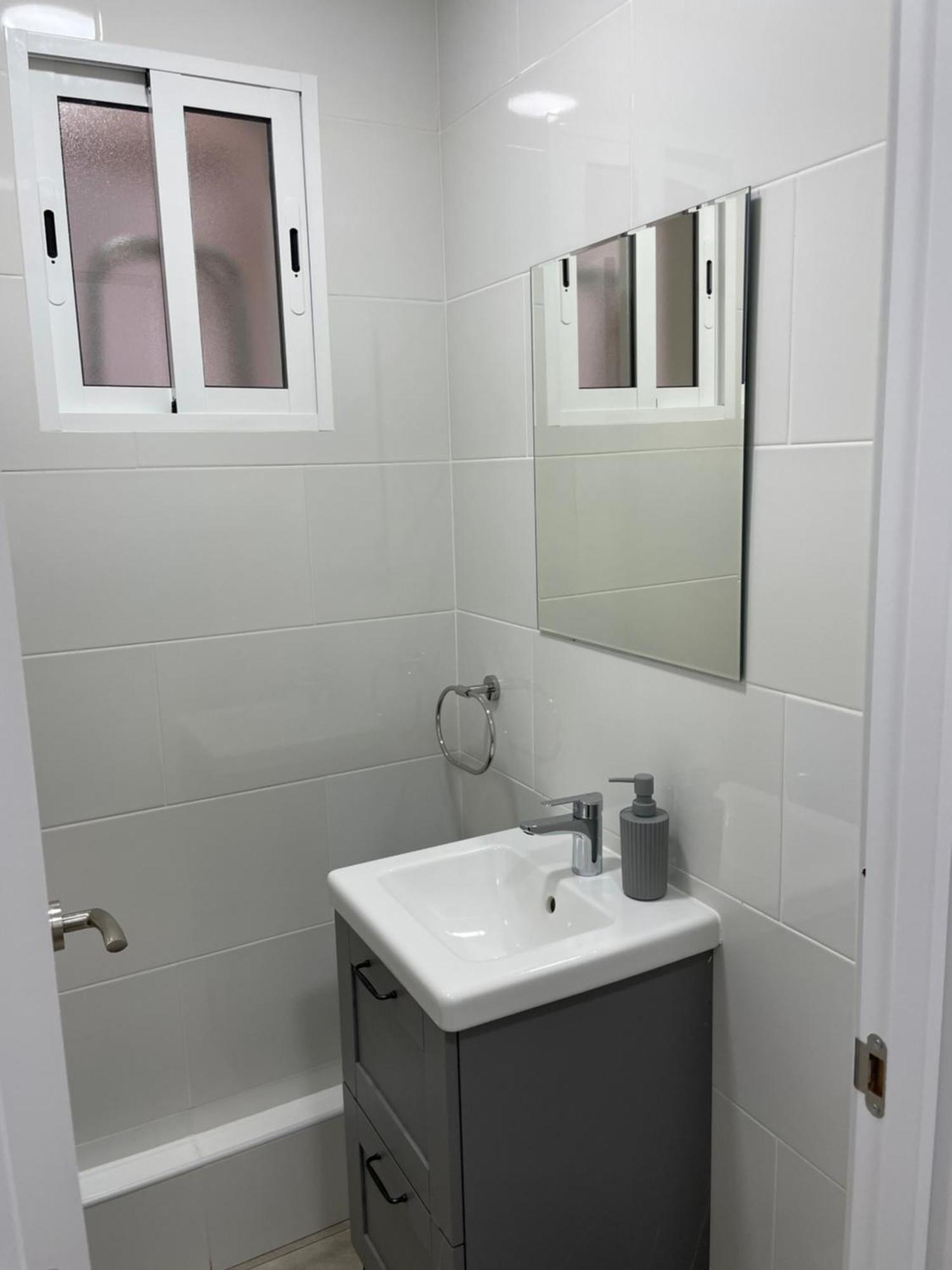 Apartamentos Tarradellas Sants Estacio Барселона Екстериор снимка