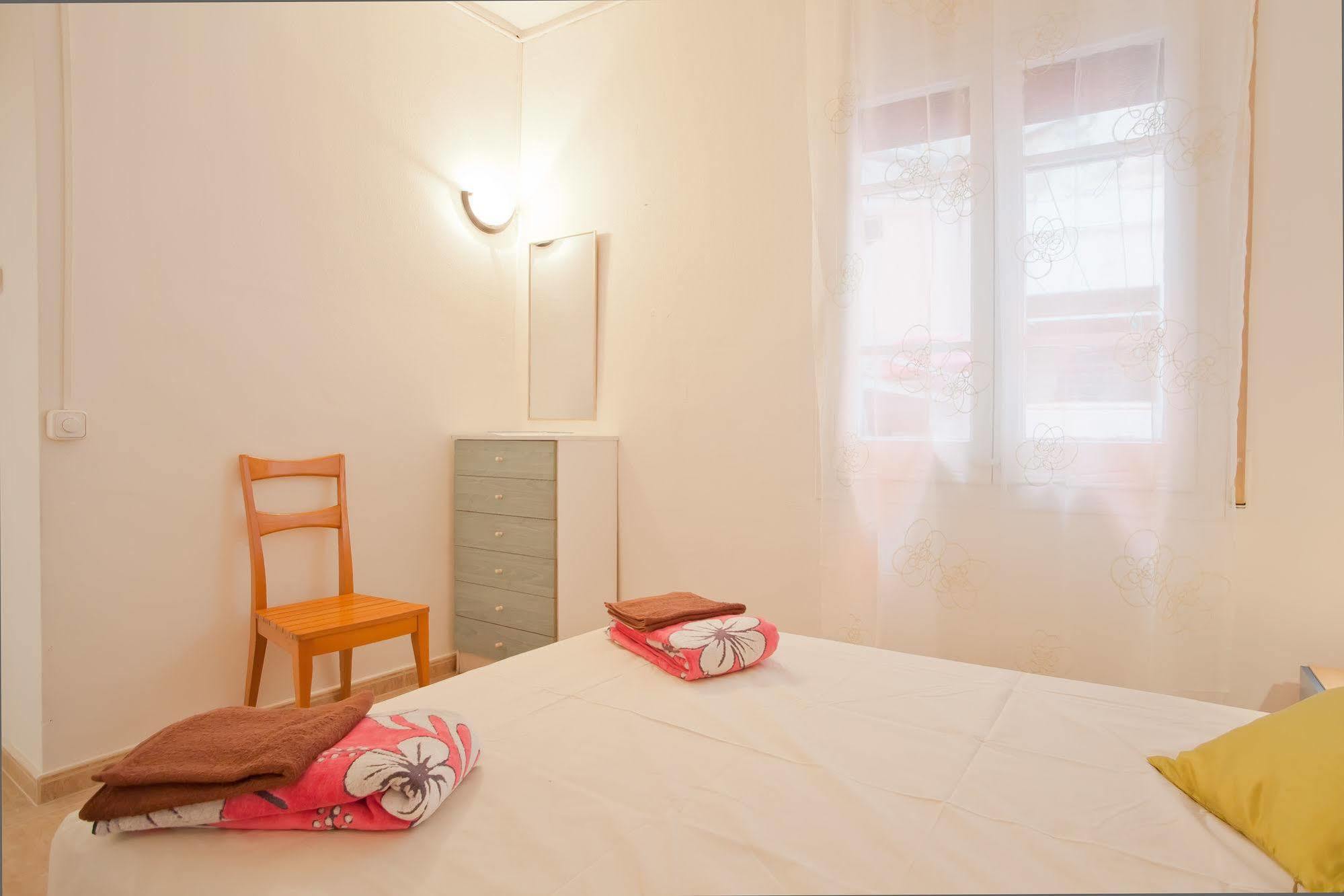 Apartamentos Tarradellas Sants Estacio Барселона Екстериор снимка