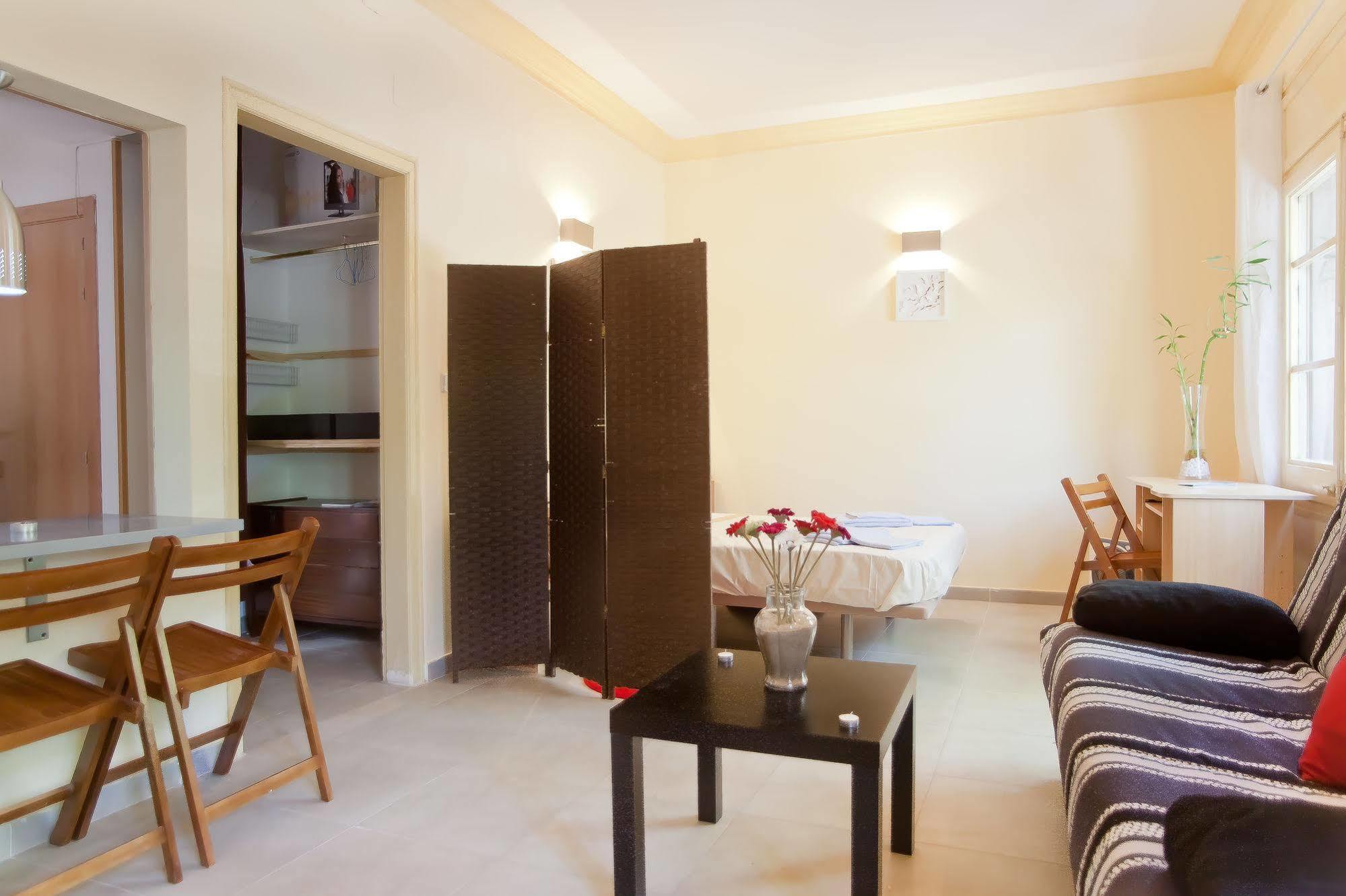 Apartamentos Tarradellas Sants Estacio Барселона Екстериор снимка