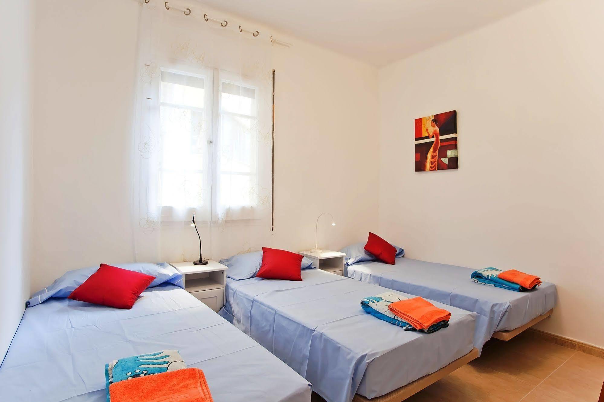 Apartamentos Tarradellas Sants Estacio Барселона Екстериор снимка