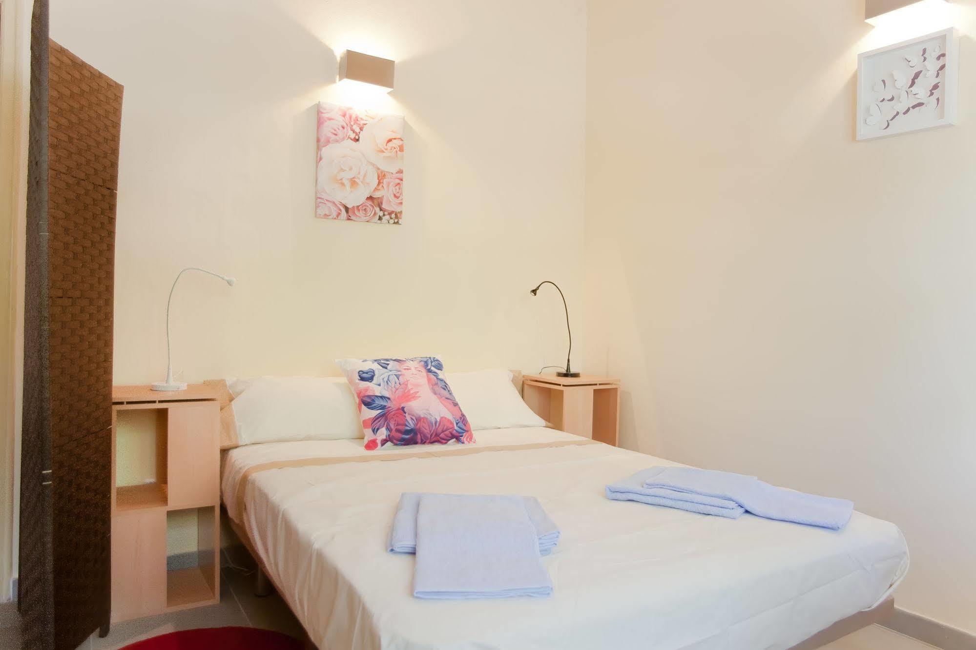 Apartamentos Tarradellas Sants Estacio Барселона Екстериор снимка