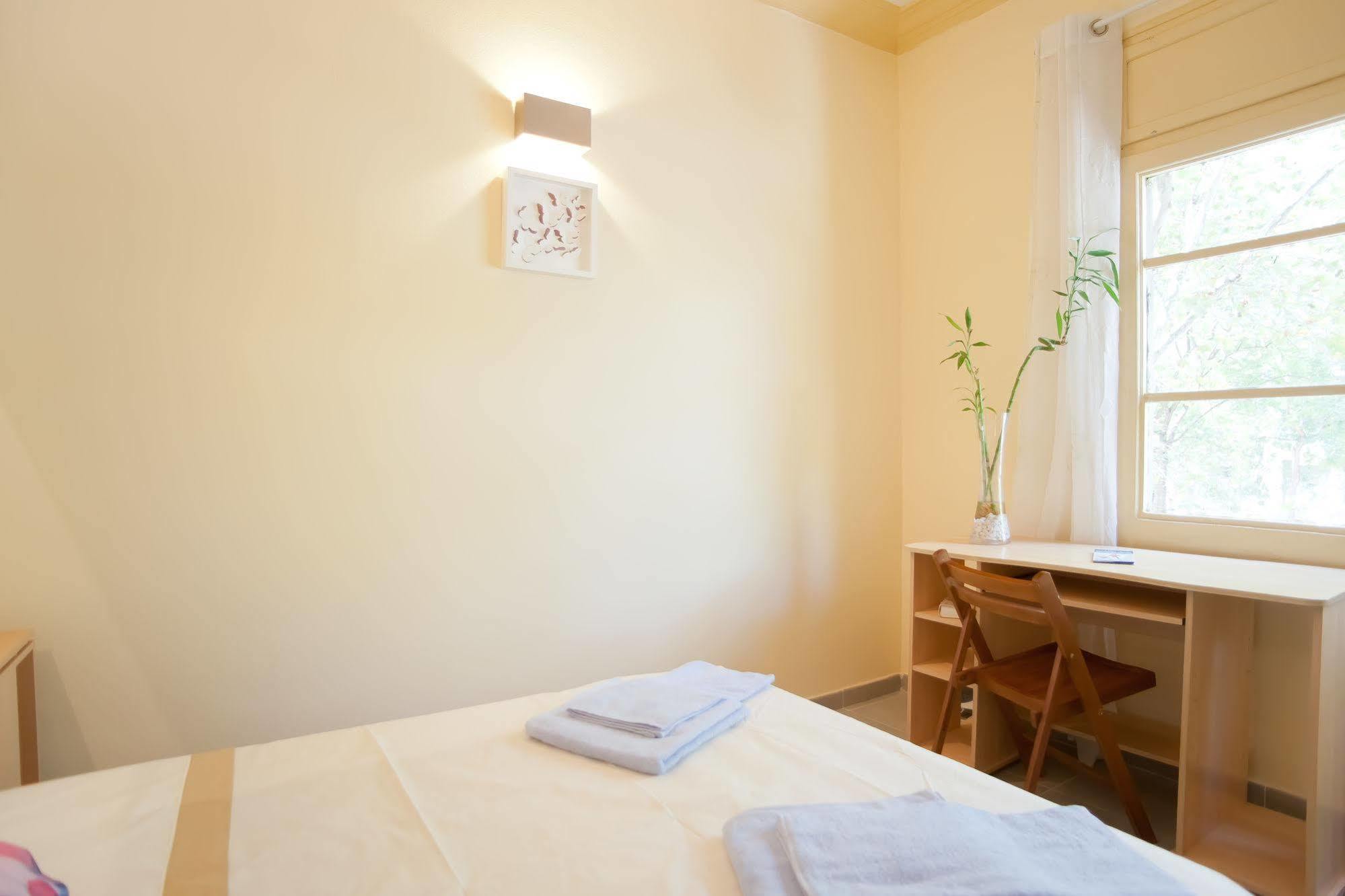 Apartamentos Tarradellas Sants Estacio Барселона Екстериор снимка